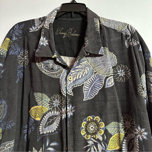 Tommy Bahama 100% Silk Hawaiian Shirt - Picture 3 of 9